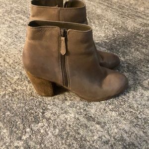 B.P. Tan Faux Leather Stacked Heel Booties Sz 8.5